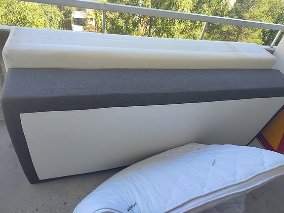 Kaksi 80cm runkopatjaa