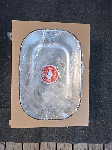 Uusi pieni tiski-allas, kuljetus/ postitus