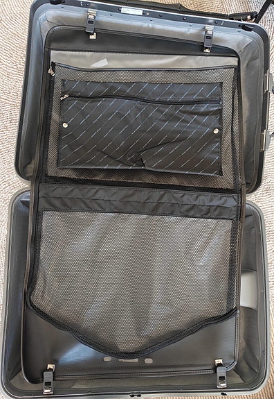 Samsonite kova matkalaukku musta