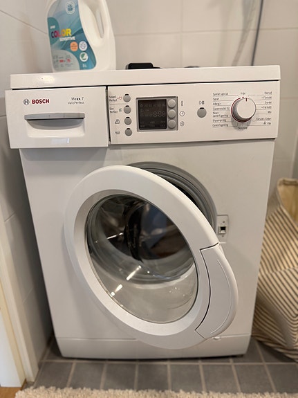 Bosch pesukone HALVALLA. Nopeasti pois muuton tieltä