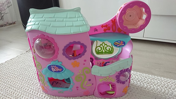 Littlest petshop talo