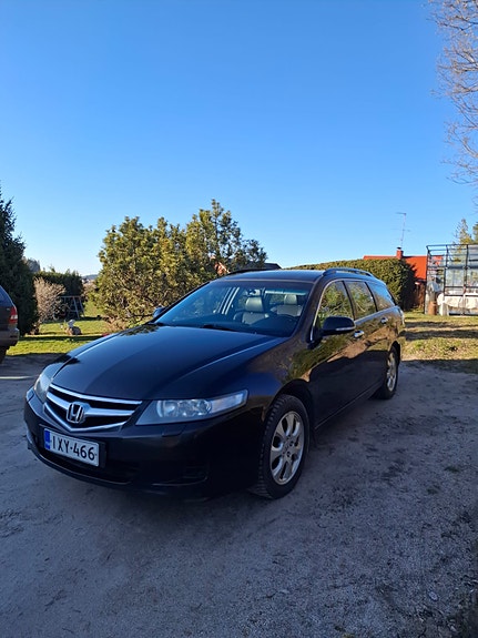 Honda Accord -07 korjaustaitoiselle tai varaosiksi