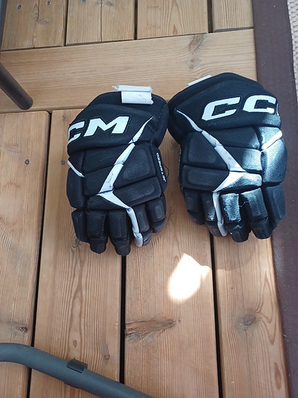CCM Jetspeed FT680 jääkiekkohanskat musta