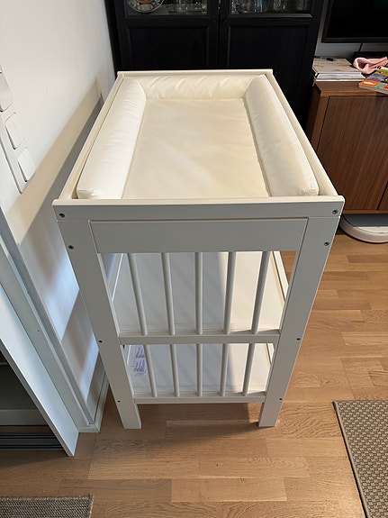 Ikea Gulliver hoitopöytä