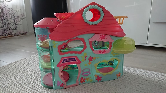 Littlest petshop talo