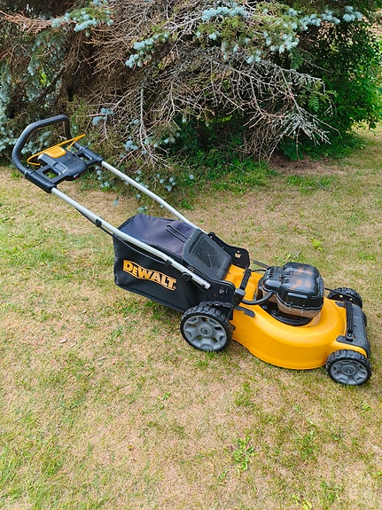 DeWalt akkuruohonleikkuri