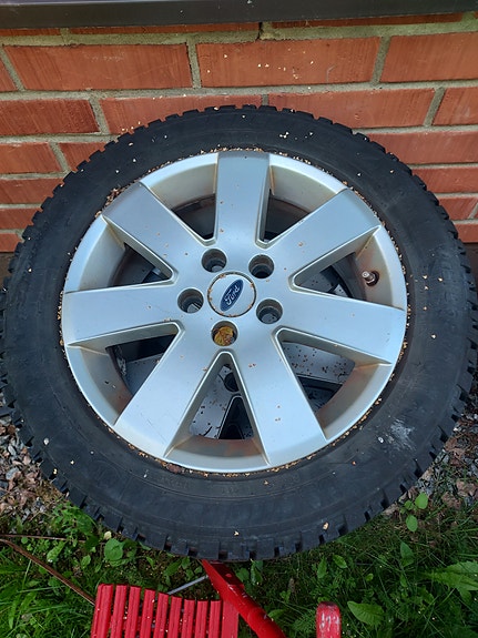 Saa tarjota! Nypityt nastat. Michelin X-Ice North 3 205/55 R16