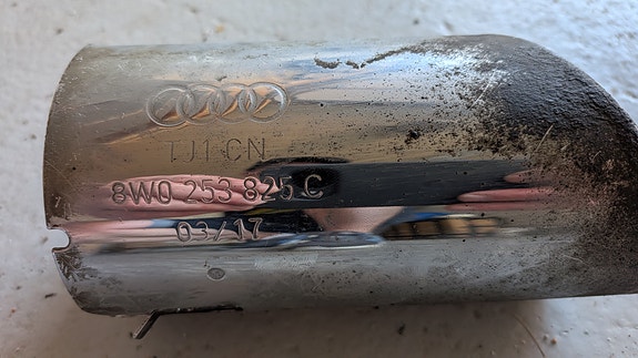 Audi A4 S4 B9 pakoputken päätykappale 8W0253825C