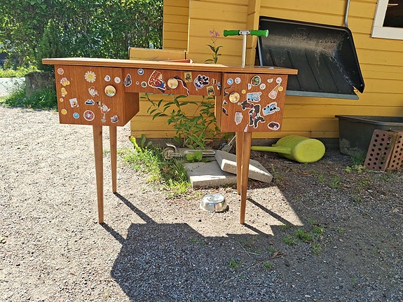 vanha peilipöytä