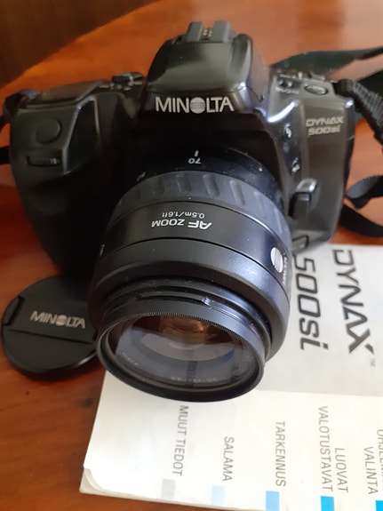 Minolta Dynax 500si filmijärjestelmäkamera AF 35-70mm objektiivilla