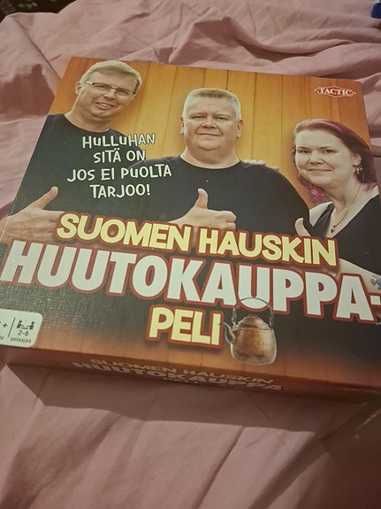 Suomen hauskin huutokauppa -lautapeli