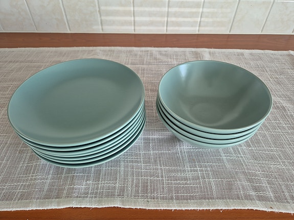 IKEA lautaset ja syvät lautaset vihreä