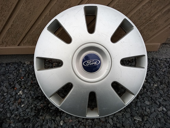 Ford pölykapseli 16" vain 1kpl
