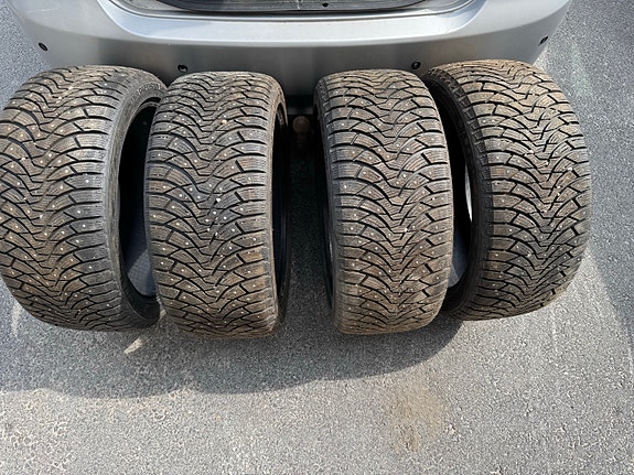 Nastarenkaat 245/40R19