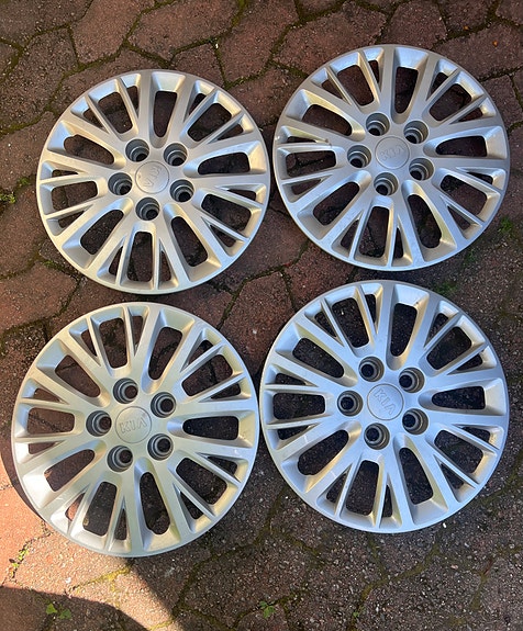 Kia 15" 6Jx15 pölykapselit 4 kpl