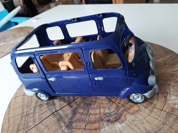 Sylvanian Families sininen minibussi leluauto