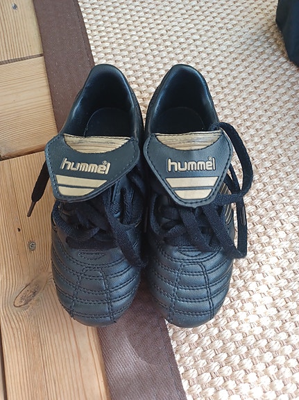 Hummel jalkapallokengät musta