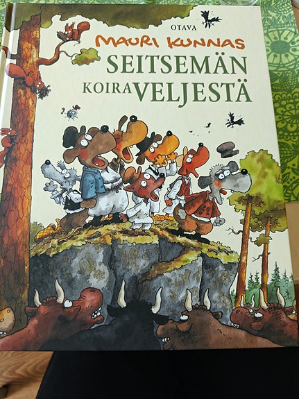 Mauri Kunnas Seitsemän koiraveljestä -kirja