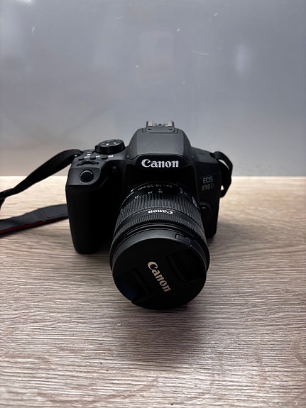 Canon EOS digijärjestelmäkamera 18–55mm objektiivilla