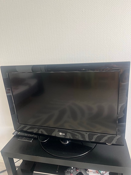 LG 32LG3000 32" LCD-televisio musta