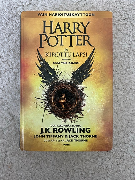 Harry Potter ja kirottu lapsi -kirja suomeksi