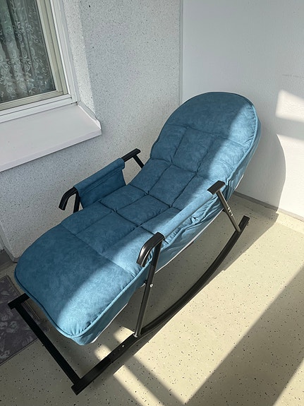 Sininen keinutuoli/Nojatuoli