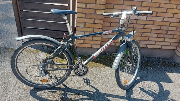 Hyvin palvellut ja huollettu 24-v 26" Wheeler-nuorisopyörä