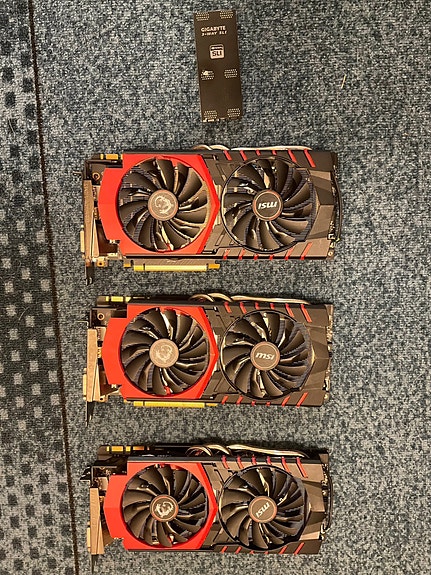 3kpl MSI GTX 980 näytönohjaimet + silta