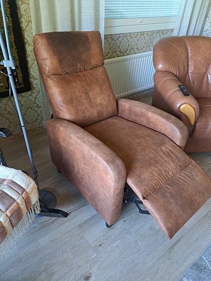 Ruskea lepotuoli recliner nojatuoli