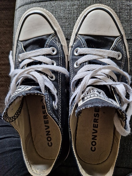 Mustat converset