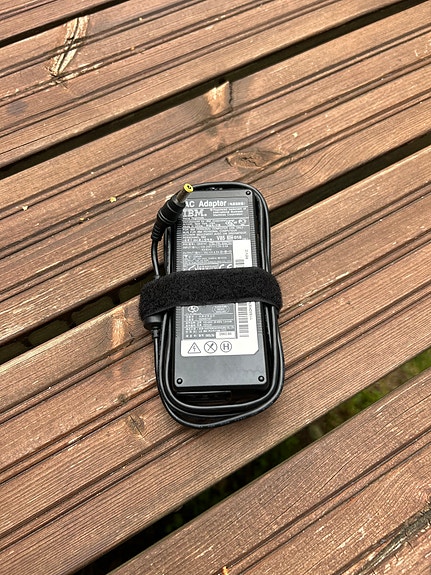 Alkuperäinen IBM / Lenovo 72W laturi (16V / 4.5A)
