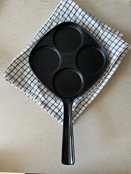 Pieni valurautainen lettupannu / blinipannu