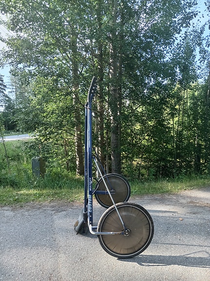 Custom Flexure kilpakärryt