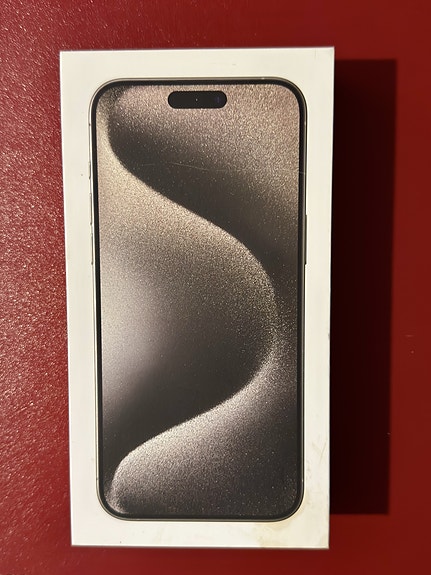 Vaihdetaan uudenveroisessa kunnossa oleva iPhone 15 Pro Max 256 GB