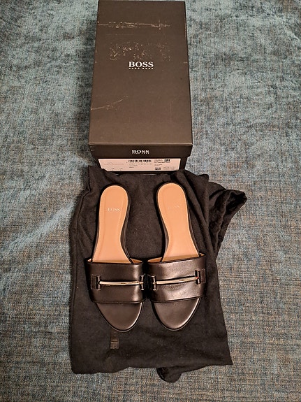 HUGO BOSS sandaalit.