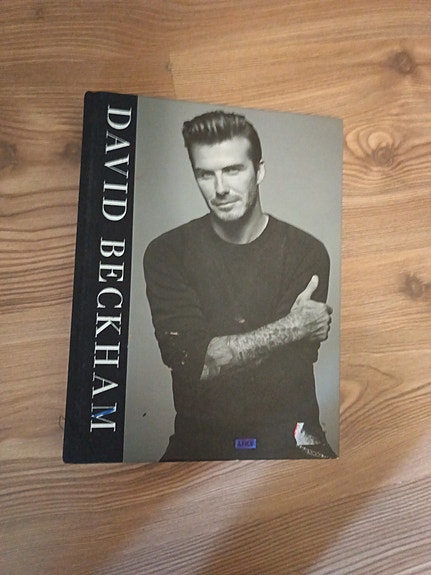 David Beckham -kirja kovakantinen