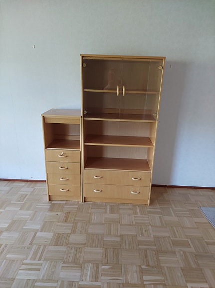 myydään hyllykkö lasiovilla
