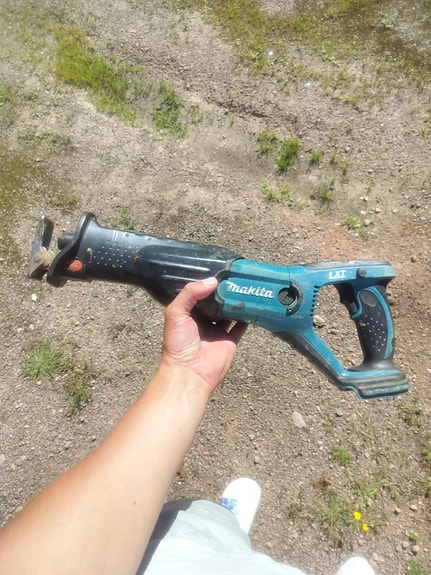 Makita puukkosaha