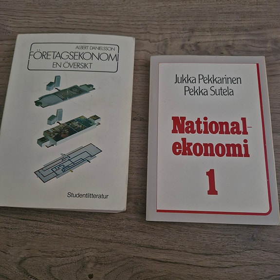 Liiketoiminnan ja taloustieteen oppikirjat