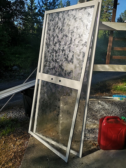Sanka suihkukaapin seinät