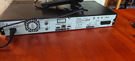 Myydään Panasonic DMR-BCT76 digiboksi & Blu-ray-soitin