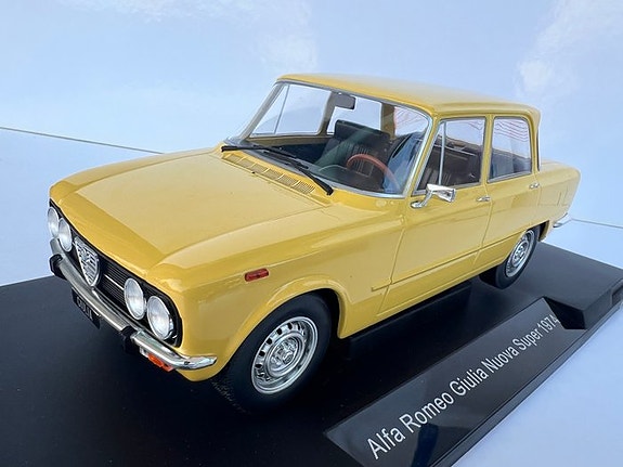 MCG Model car Group 1:18 - Pienoismalliauto - Alfa Romeo Giulia Super 1974