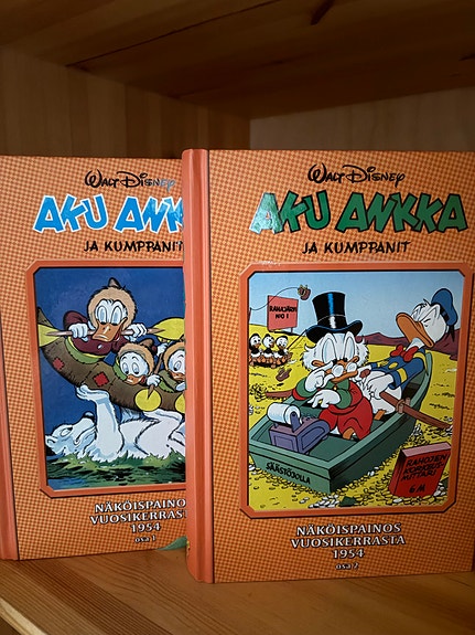 Aku Ankka ja kumppanit 1954 kovakantiset kirjat 2 kpl