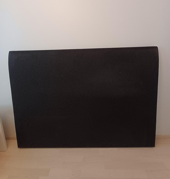 Musta sängynpääty, leveys 160cm