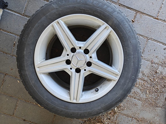 Michelin nastarenkaat alumiinivanteilla