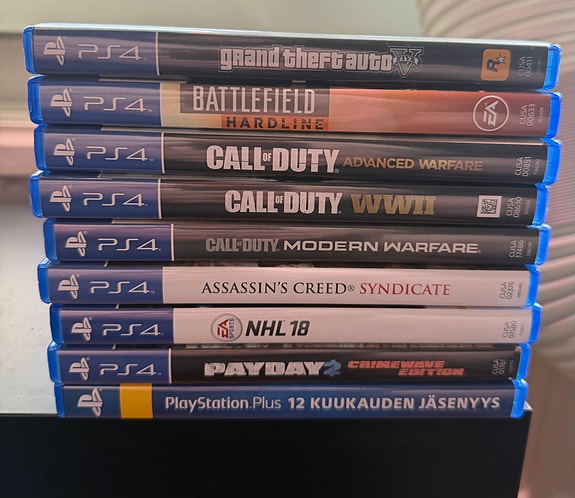 PS4 pelejä