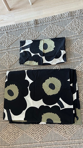 Marimekko Unikko kangas musta-valkoinen vihreillä yksityiskohdilla