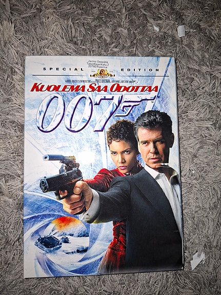 007 Kuolema saa odottaa DVD-elokuva