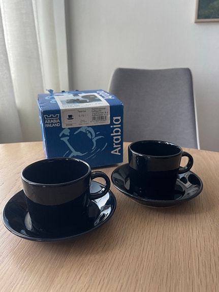 Arabia Teema pienet kahvikupit / espressokupit ja lautaset musta