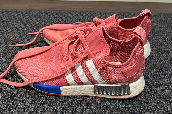 Hyvässä käytetyssä kunnossa olevat Adidas NMD -lenkkarit